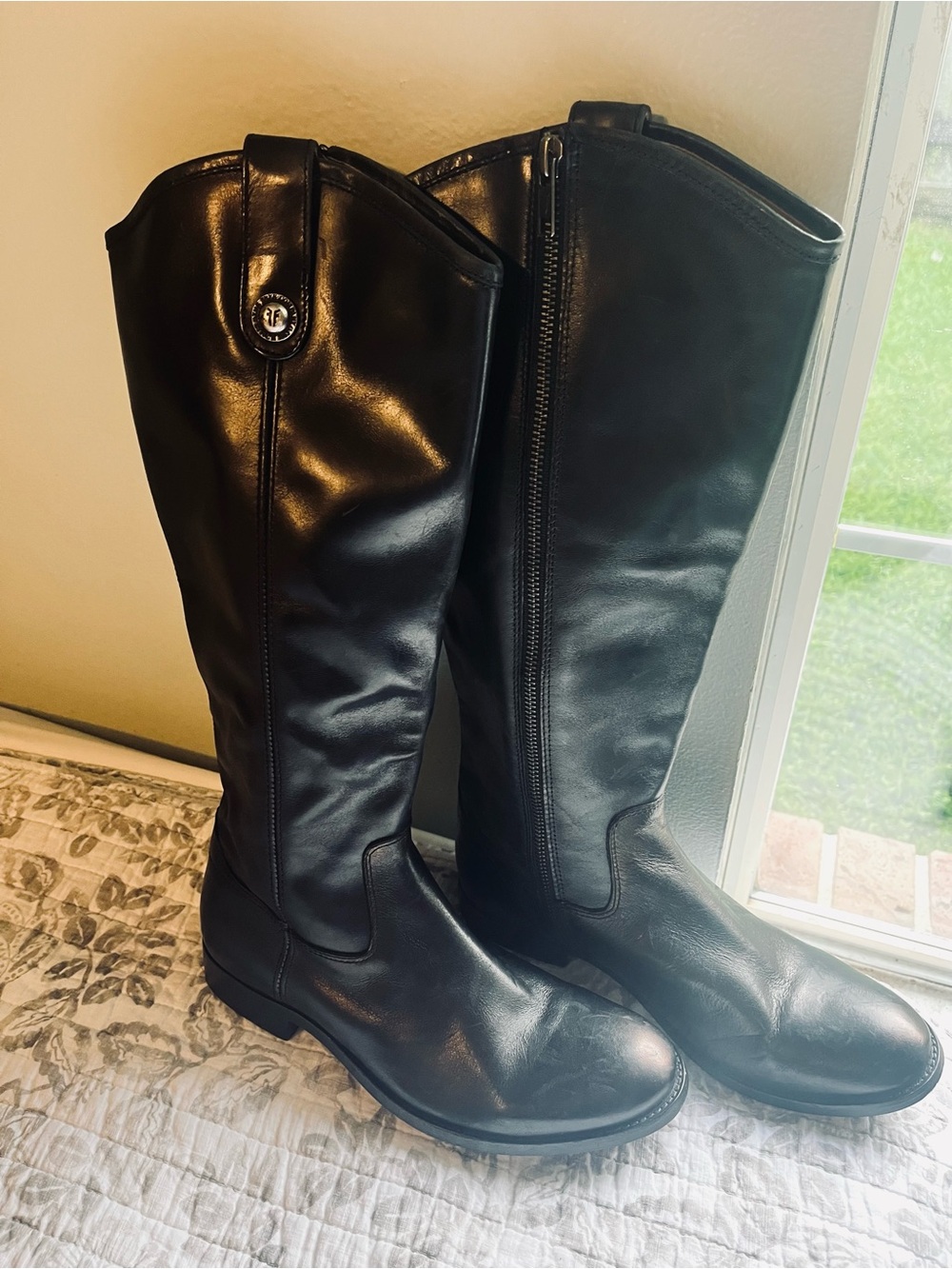 FRYE black Melissa Lug Button Riding Boots inside zip size 7.5B